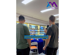 テクノロジーマスターは 航空懸垂の 専門家として自慢しています